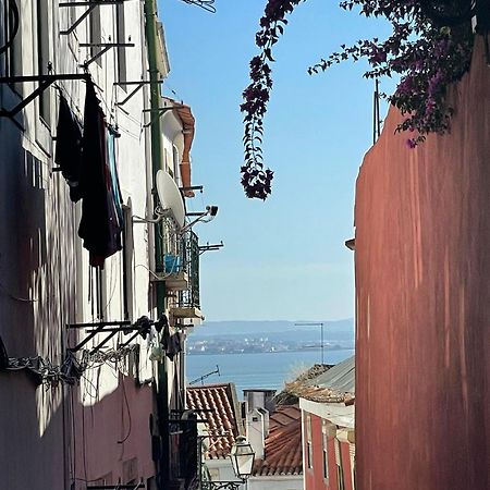 Quiet Street Alfama Apartment Lisbon Exterior photo