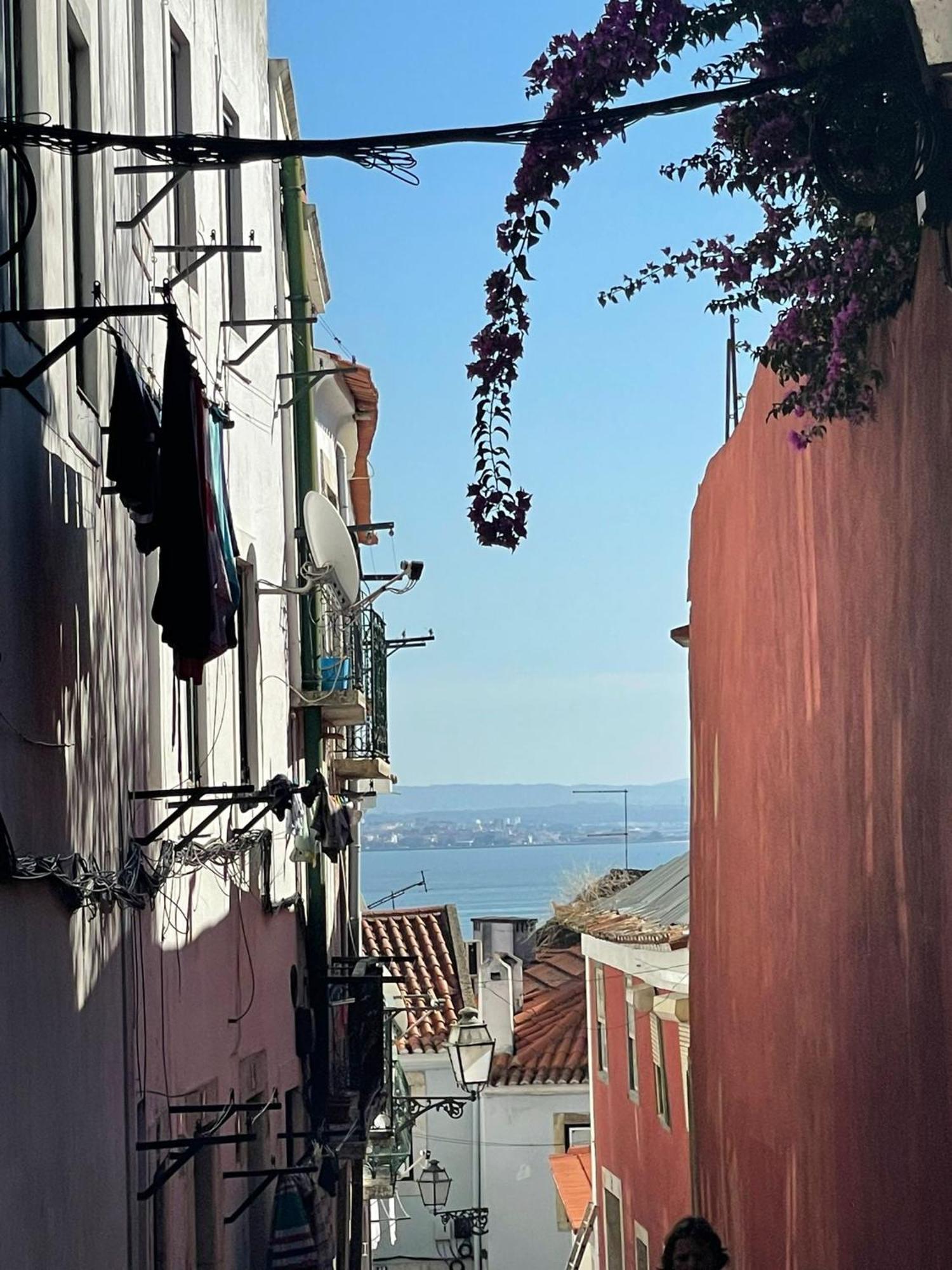 Quiet Street Alfama Apartment Lisbon Exterior photo